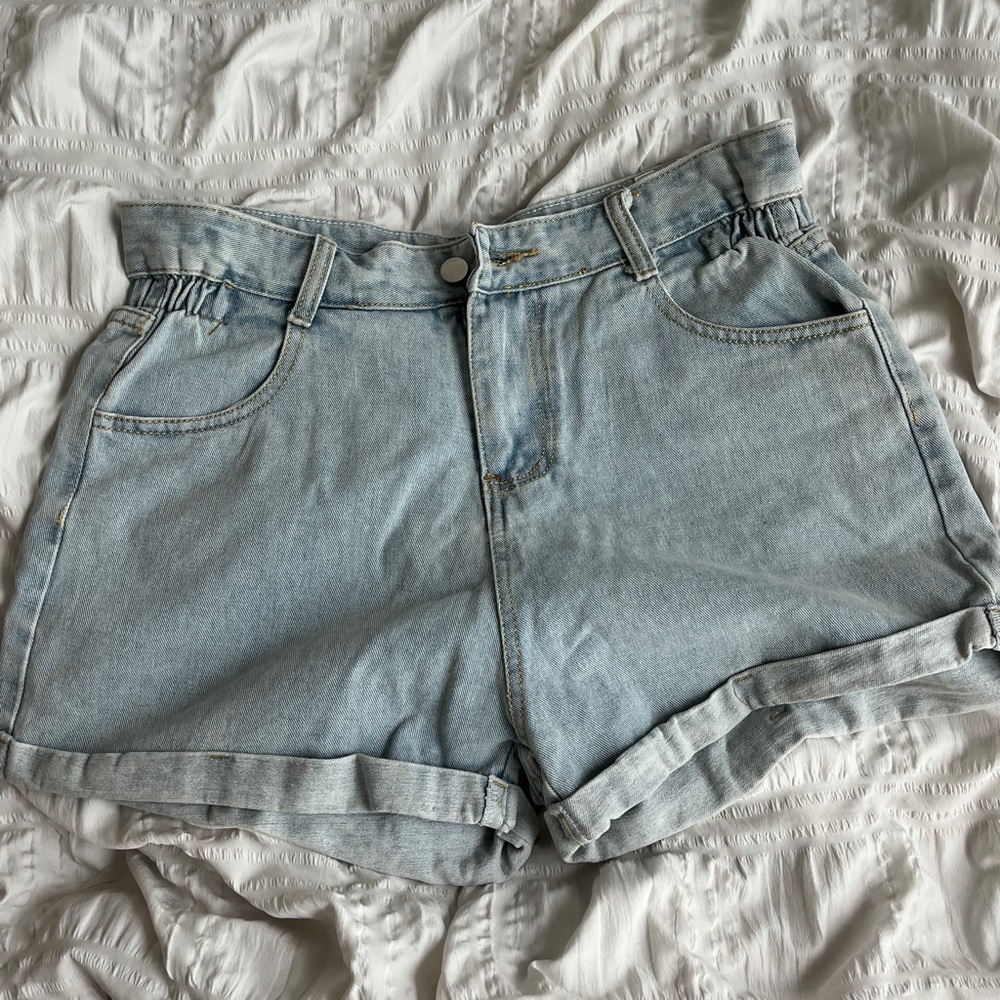 denim shorts light wash